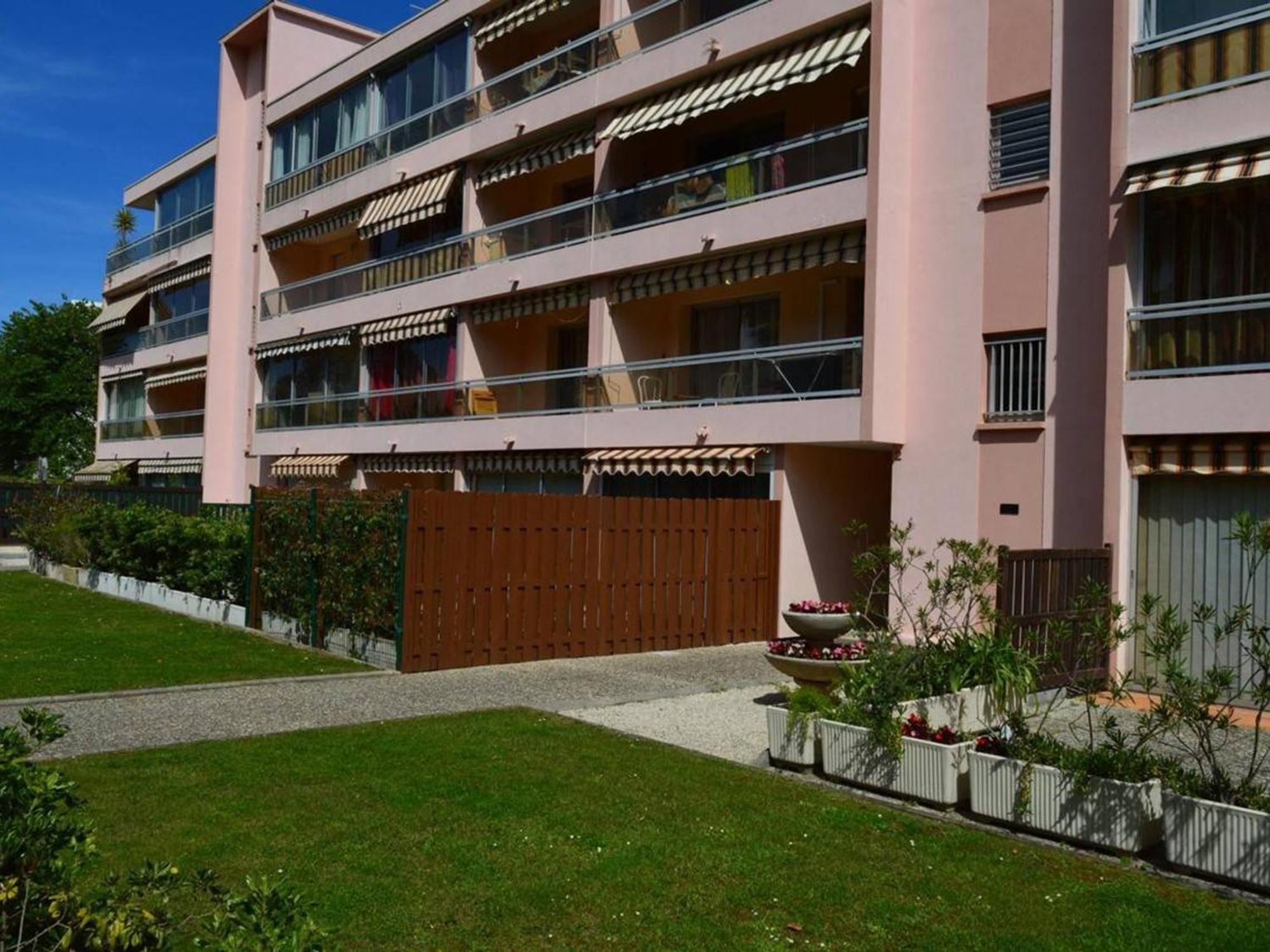 Studio Agreable Avec Loggia, Garage Et Plage A Proximite - 2 Couchages, Golfe-Juan - Fr-1-252-62 Bagian luar foto